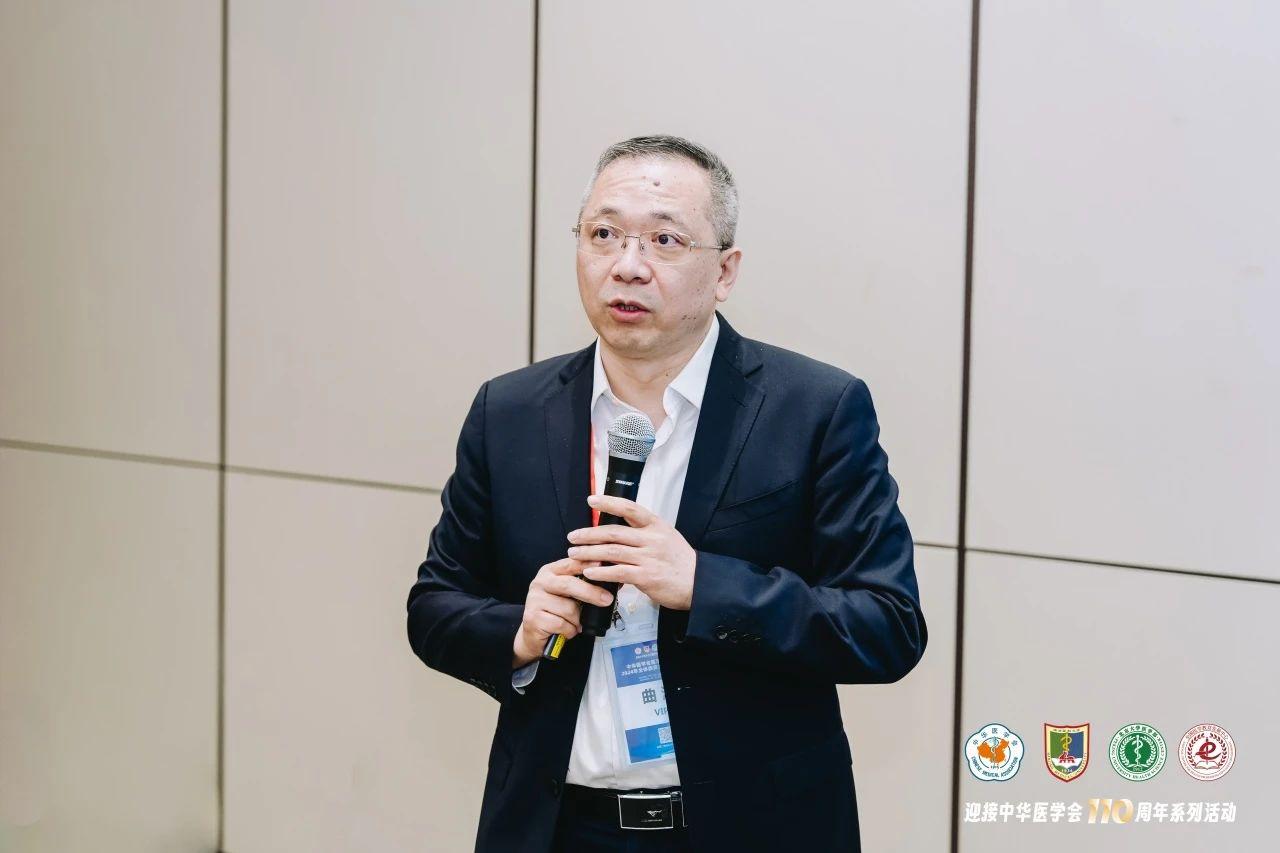 中国医科大学党委常委,副校长曲波分别围绕医学教育研究与实践进行"产
